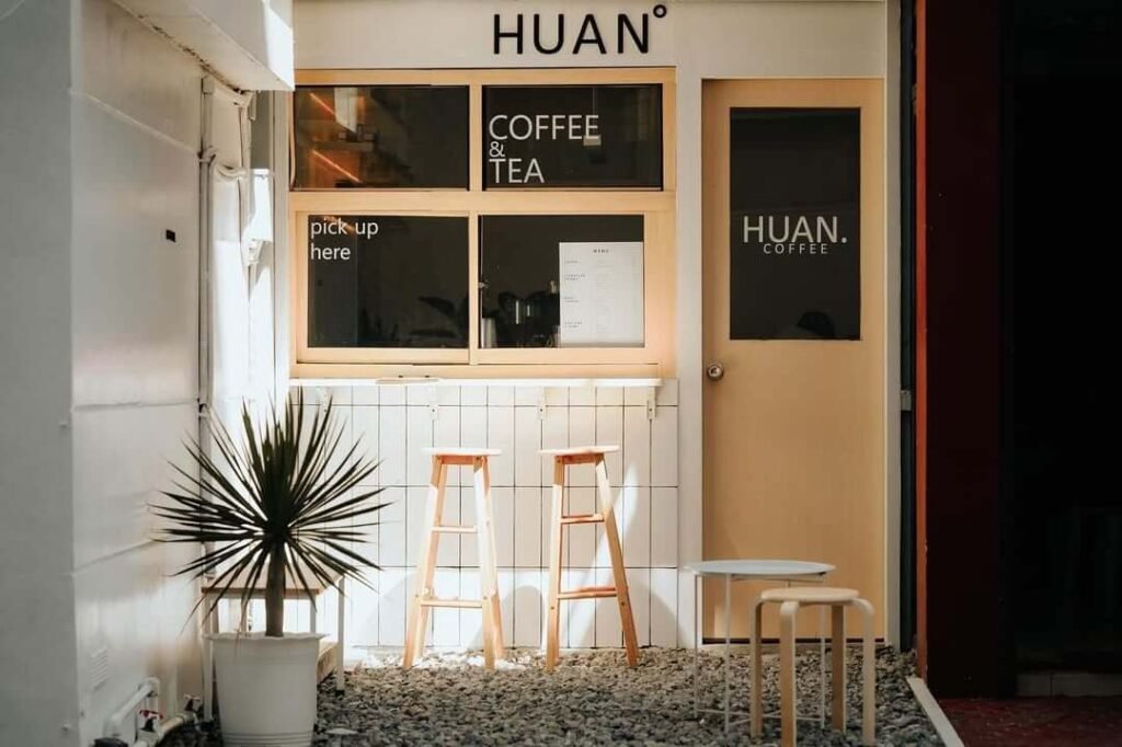 huan-cafe-background Huan coffee front door